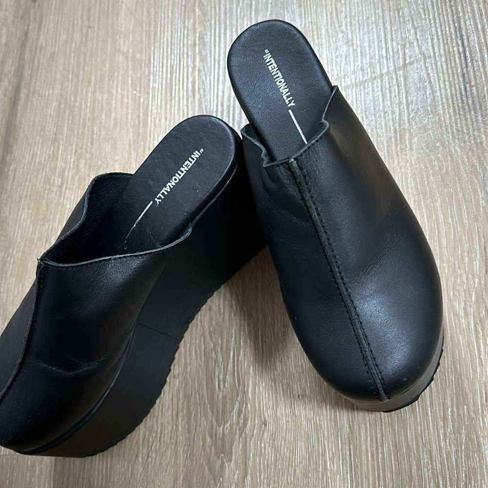Size 8 intentionally platform mule wore twice.